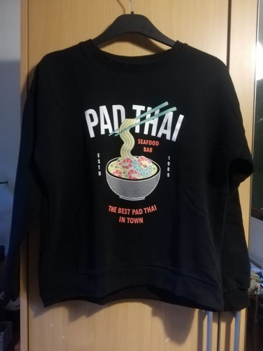 Czarna bluza z nadrukiem