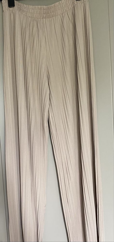 Nowe beżowe plisowane spodnie wide leg
