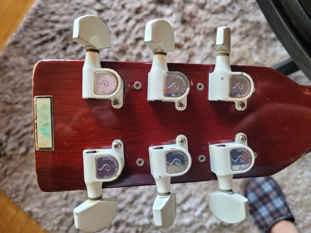 Gitara akustyczna Universal