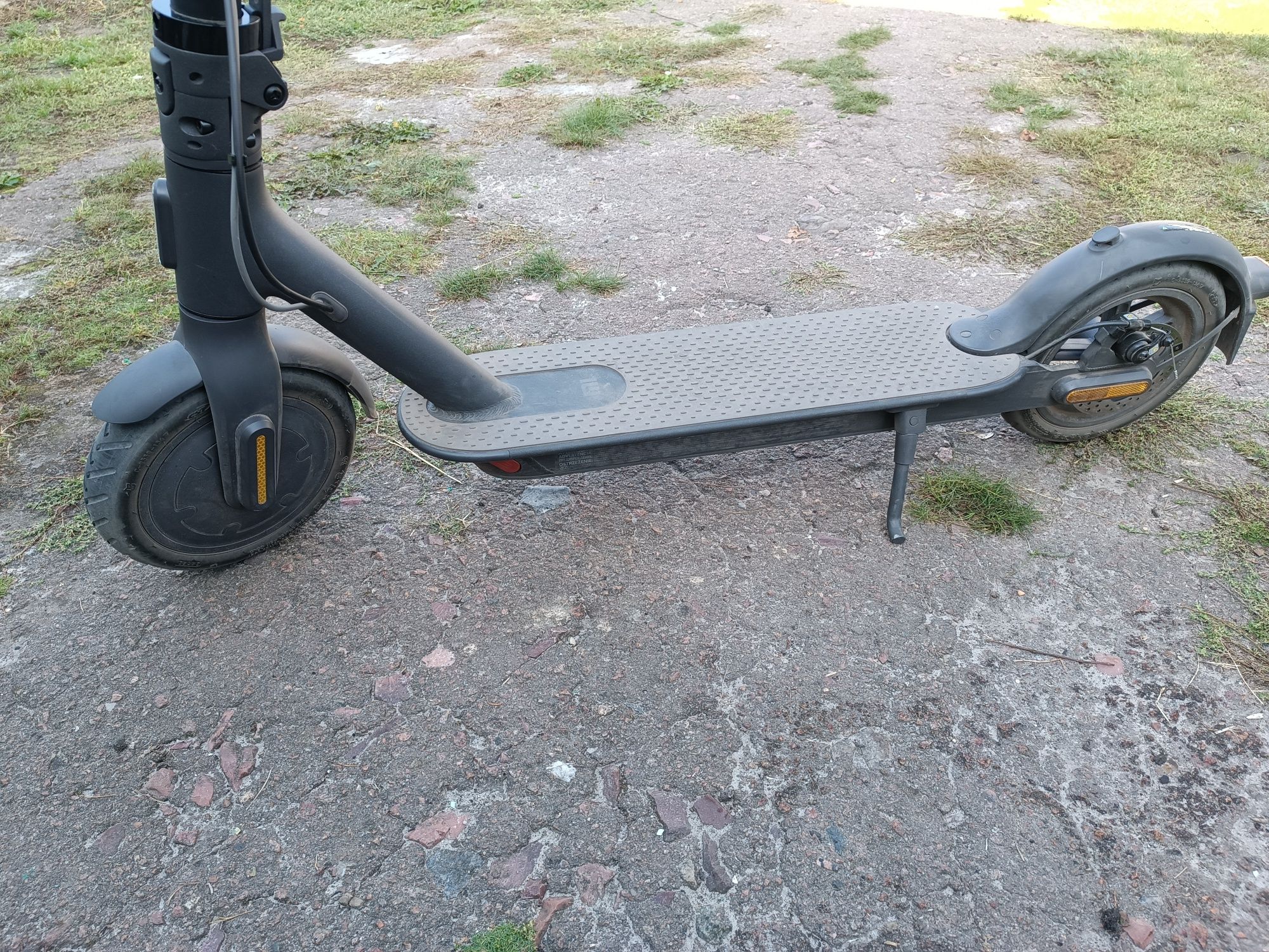 Продам електро самокат Xiaomi Mi Electric Scooter Essential Black