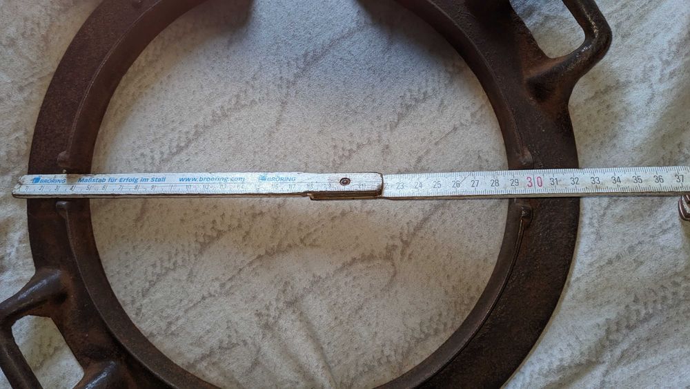 Stara żeliwna gofrownica