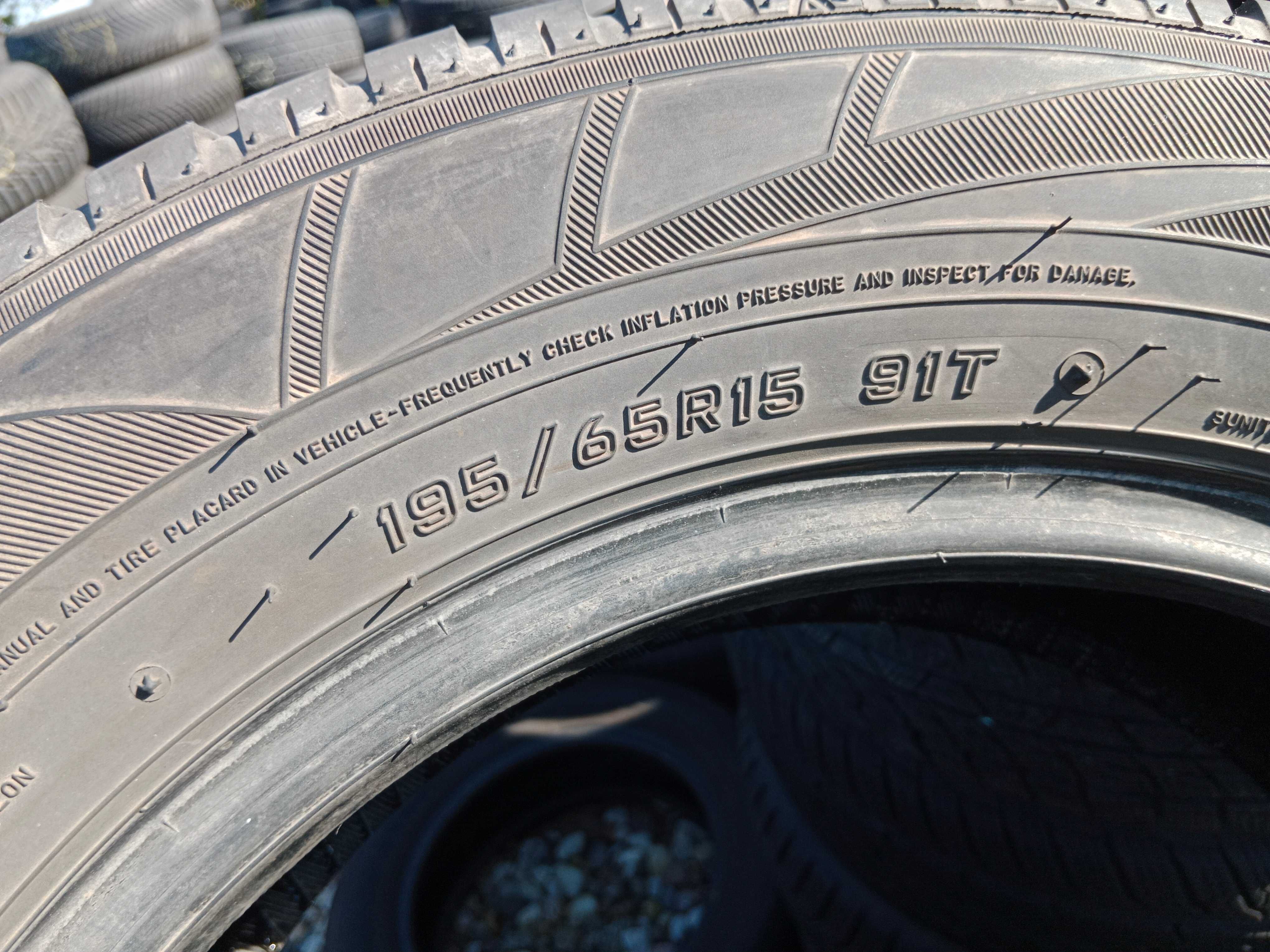Opona używana 195/65R15 Falken HS449 Eurowinter 1szt.