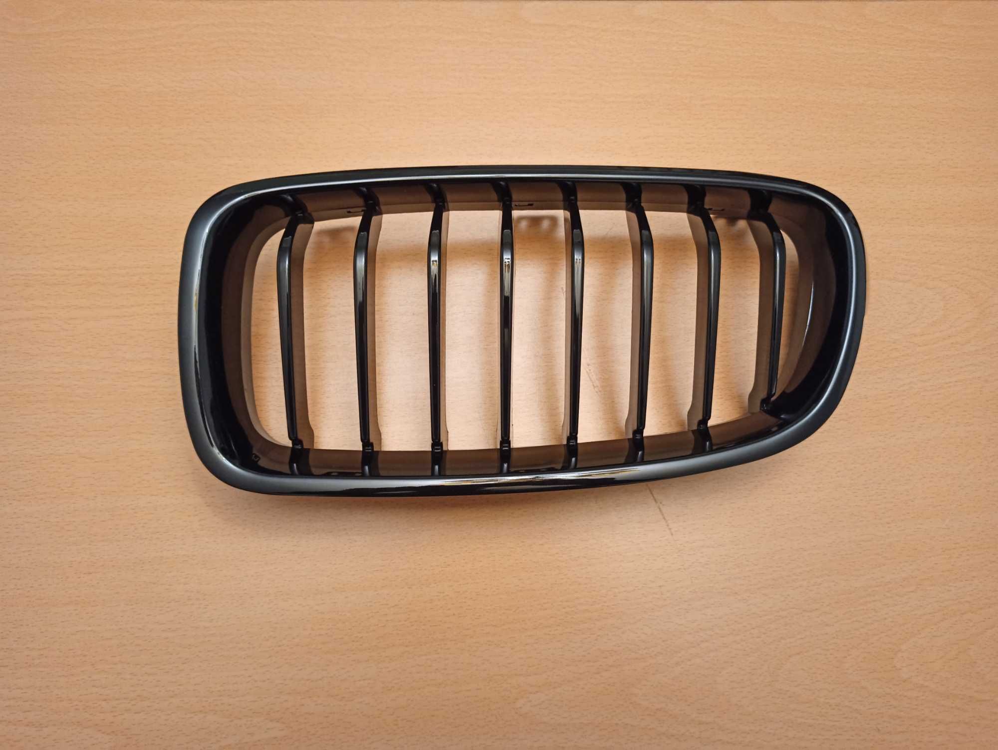 Nowe nerki czarny połysk BMW F30 F31 F80 grill atrapa