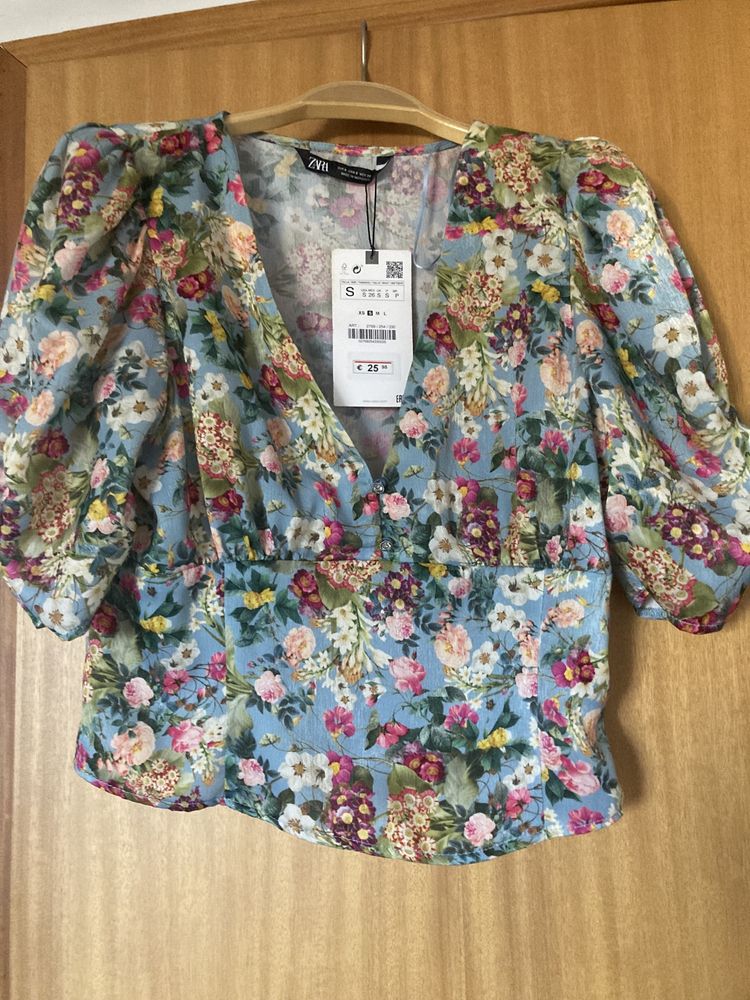 Blusa estampada Nova com etqueta Zara