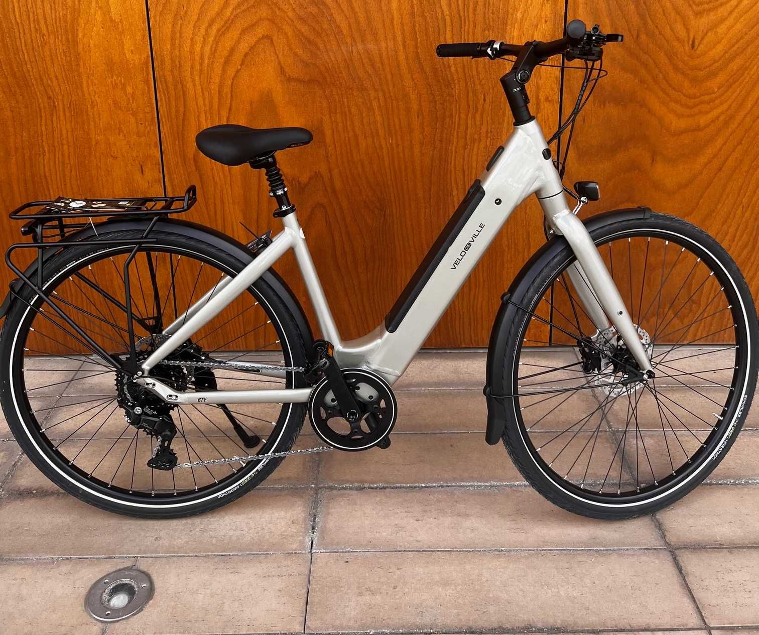 Rower miejski elektryczny Vello de Ville 6TY – WYPRZEDAŻ
