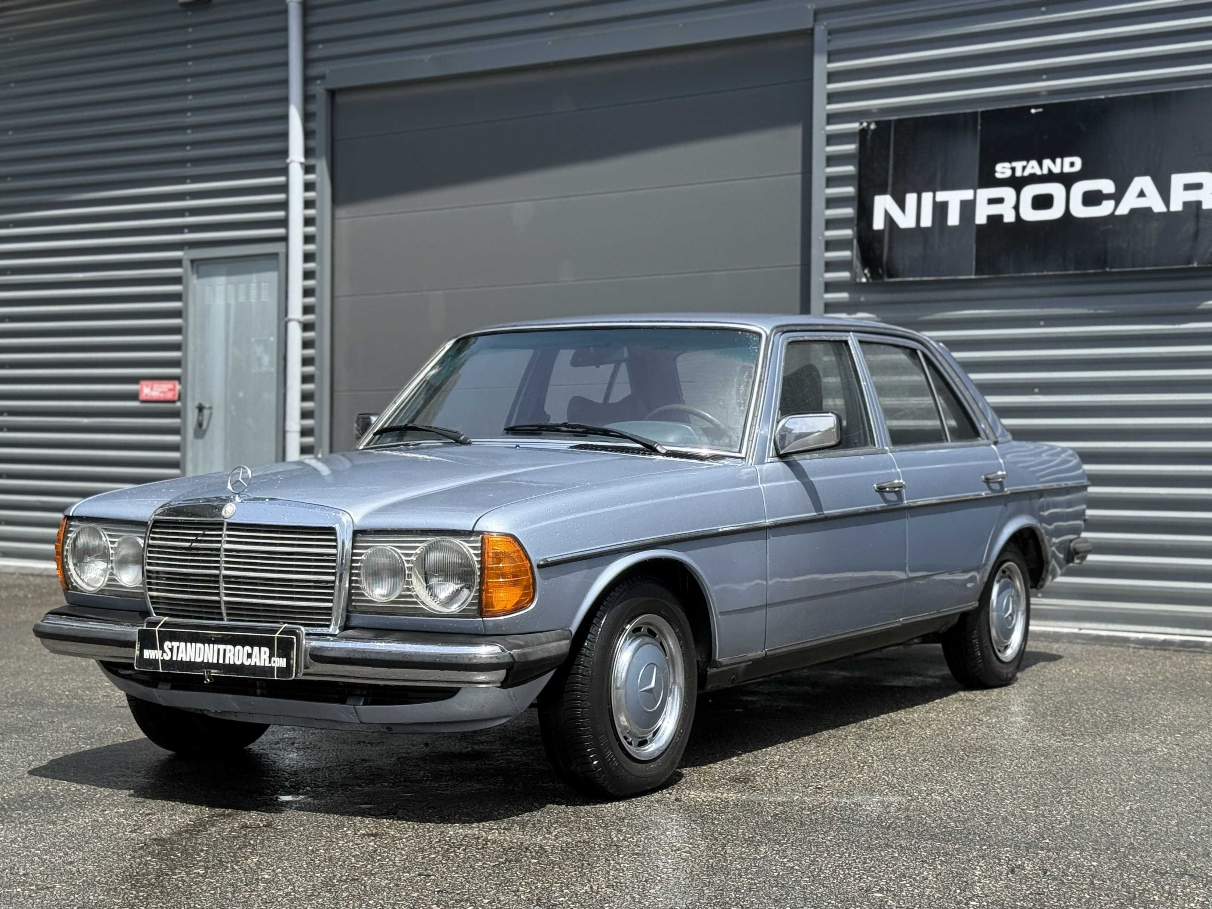 MERCEDES-BENZ W123 300D LIMOUSINE