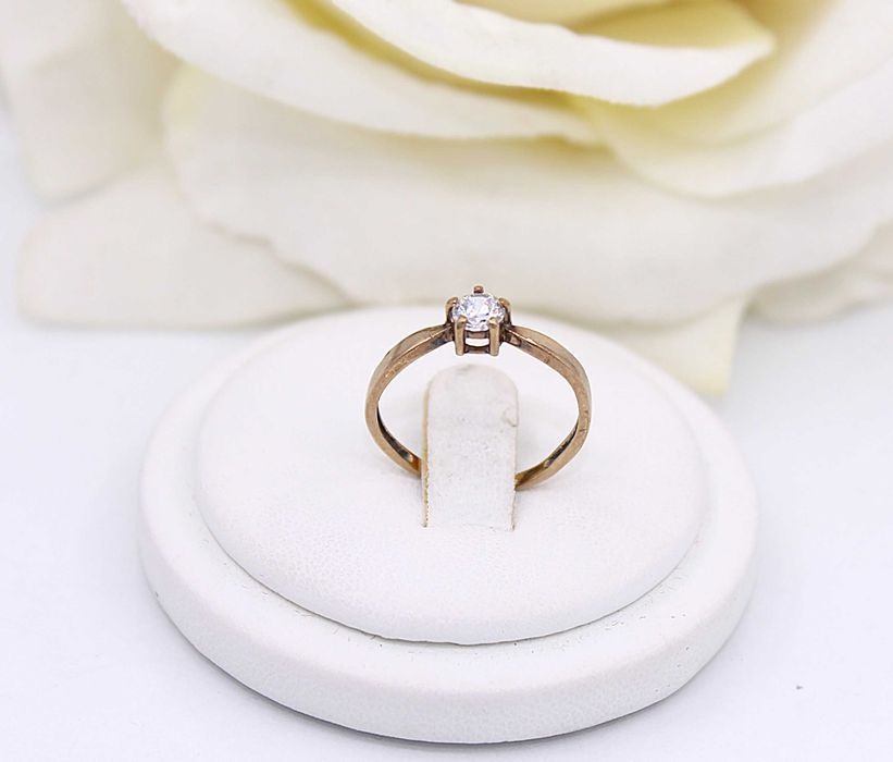 Złoty pierścionek p.333/0,91g z cyrkonią