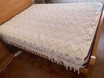 Colcha de renda feita à mão