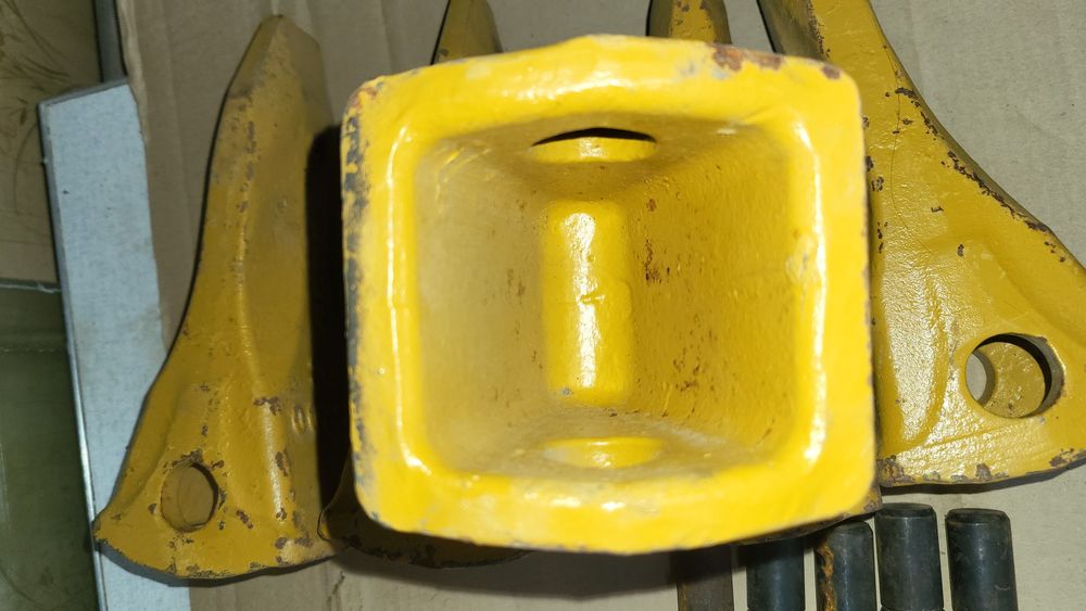 Коронки ковша екскаватора pc200