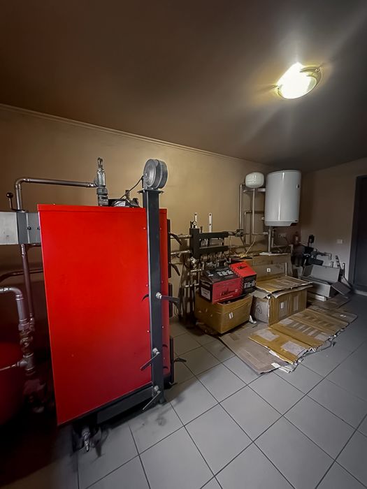 Продаж будинку з ремонтом. Центр. Велика ділянка. Озеро поруч.