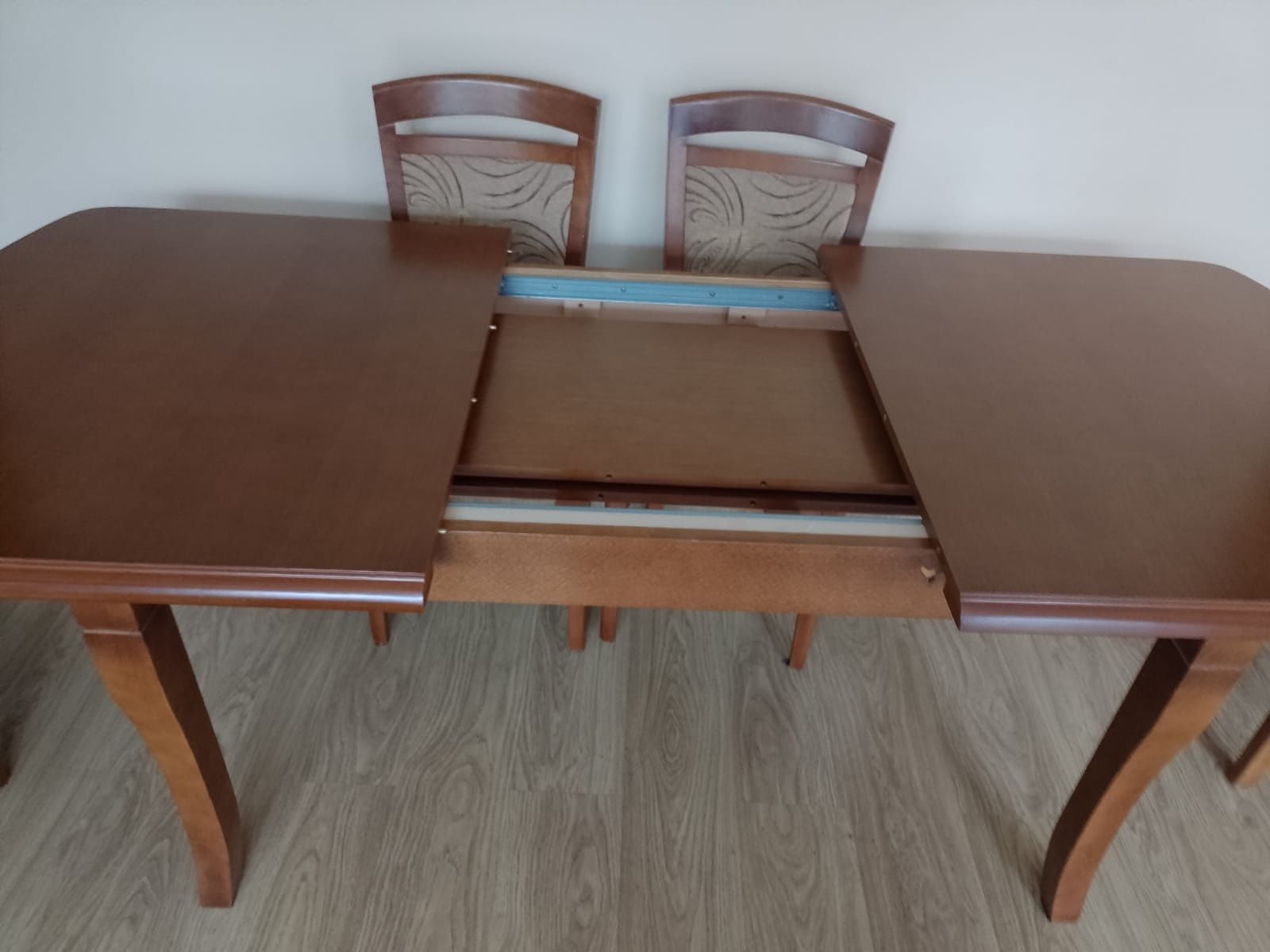 Duży rozkładany stół + 6 krzeseł