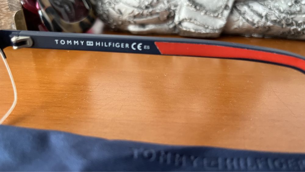 Tommy Hilfiger  oculos novos