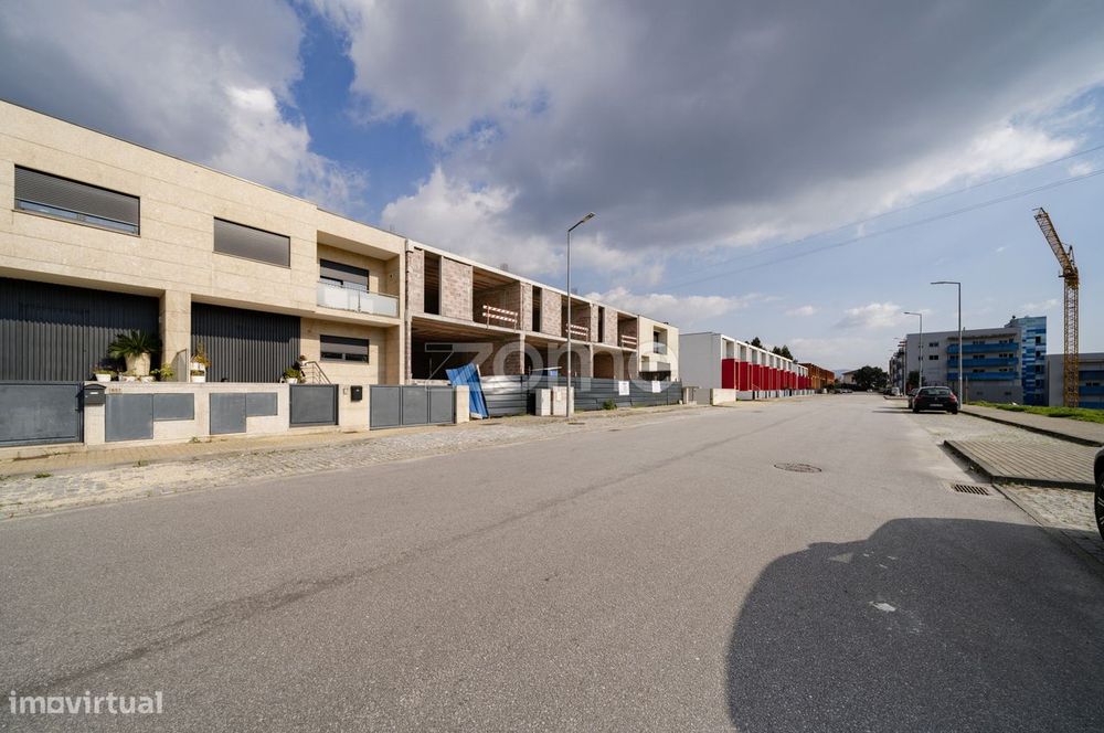 Moradia NOVA T3 no Centro da Póvoa de Lanhoso!