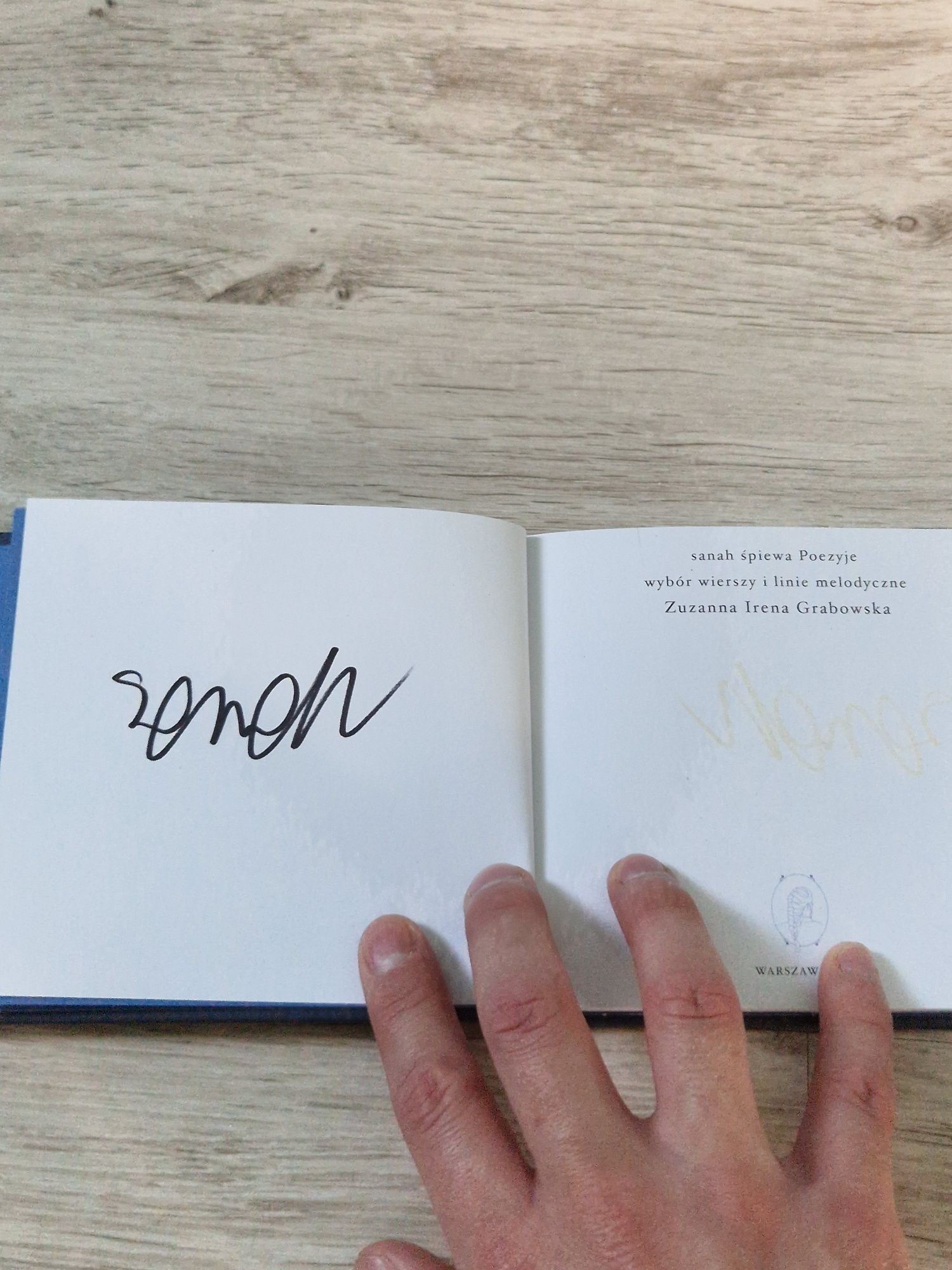 Poezyje Sanah z autografem