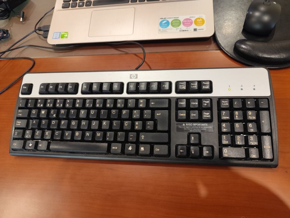 Teclado HP QWERTY KU-0316 Português preto e prata (c