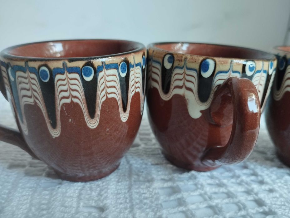 Ceramika bułgarska filiżanki i spodeczki