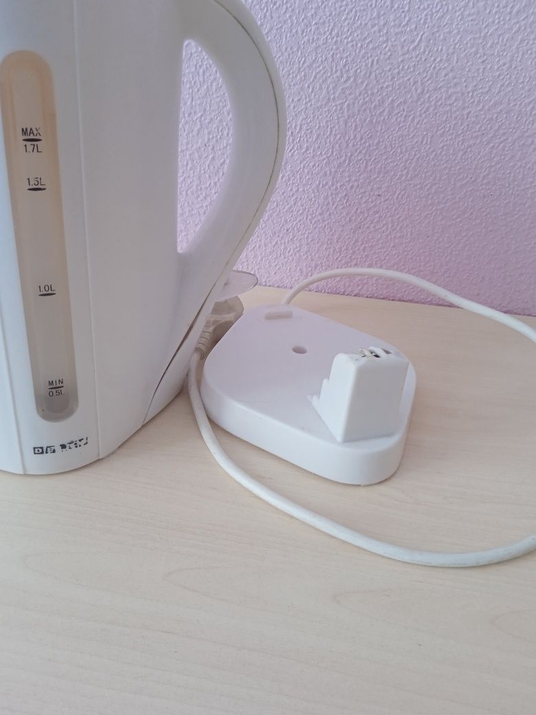 Продам электро чайник б/у