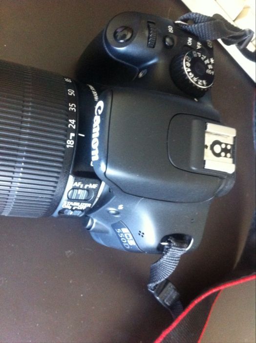 Canon EOS 550D + Lente 18-135mm