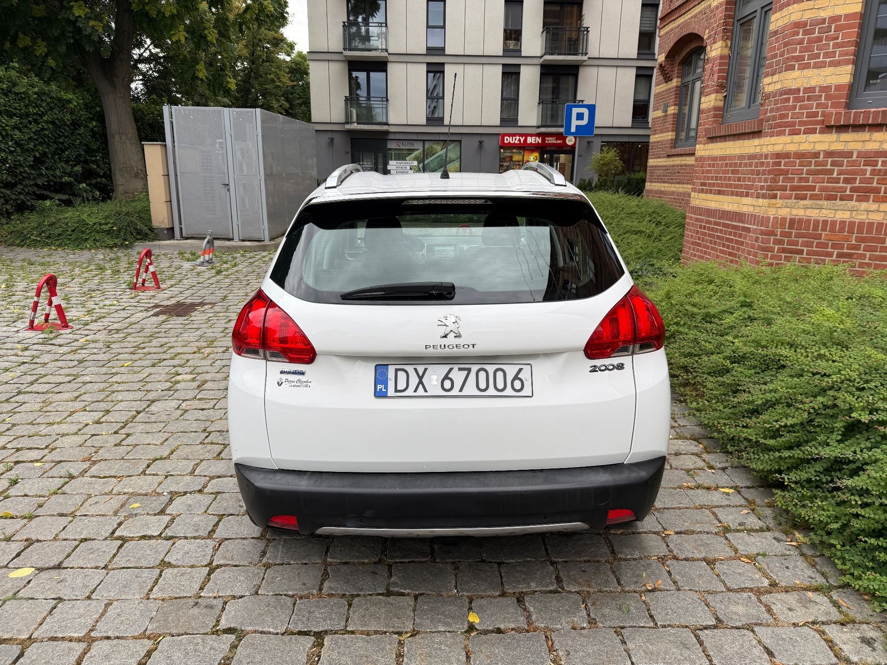 Peugeot 2008 Peugeot 2008 Nawigacja Podświetlany sufit Automatyczna Klima LED