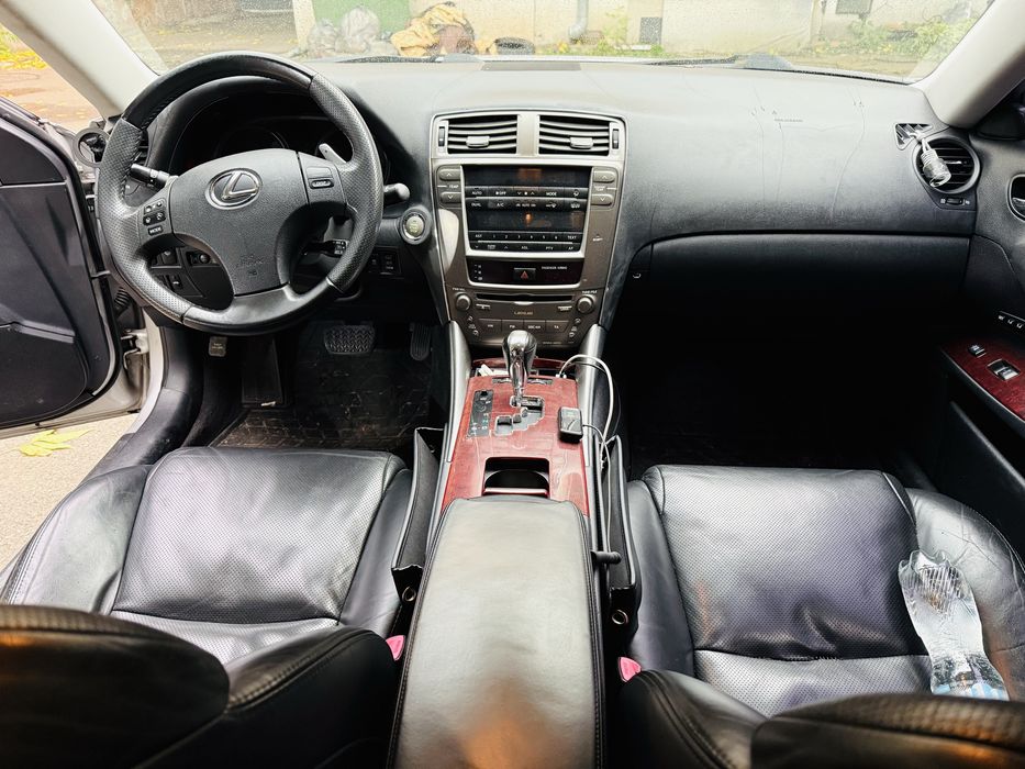 Lexus is 250 власник 2,5 бензин 2007 рік
