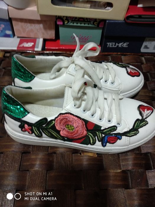 Conjunto mala Senhora e sapatos e jeans