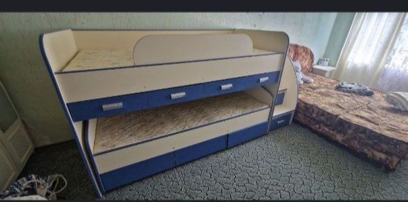 Двухярусная кровать