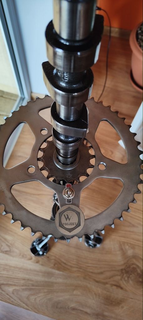 Lampa stojąca z metalu loft industrial