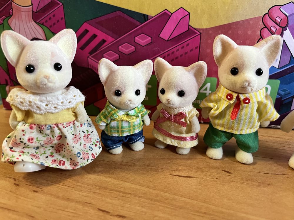 Ігровий набір Сімʼя Чізуахуа Sylvanian Femilies та два зайчики