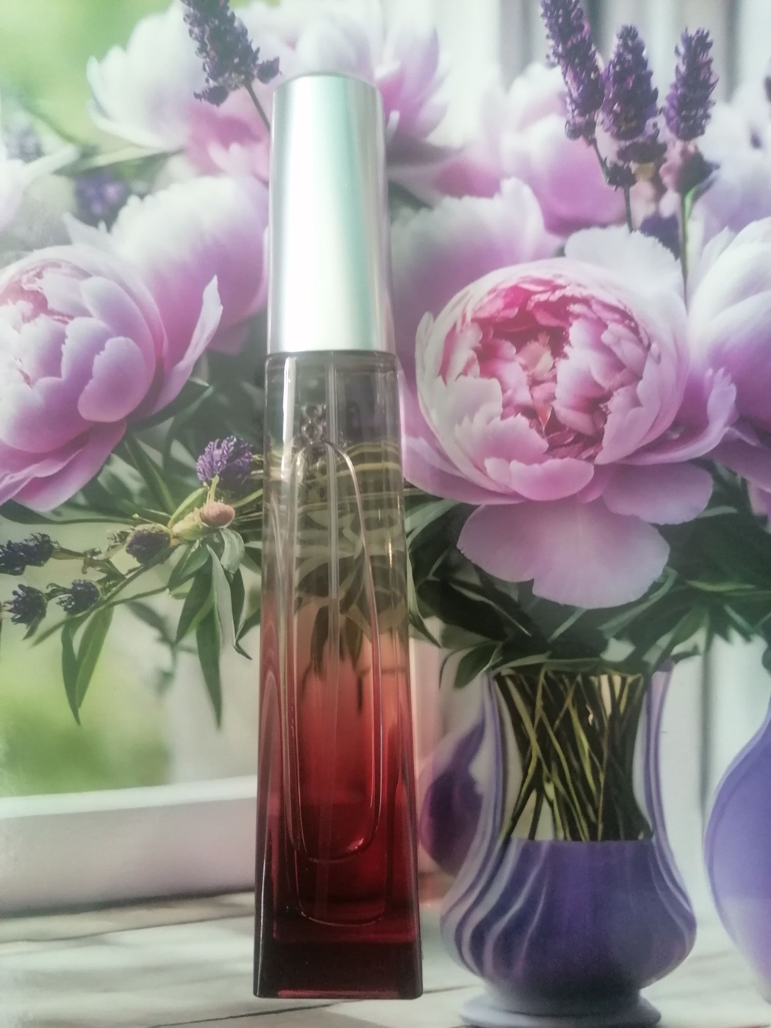 Surrender perfumy Avon