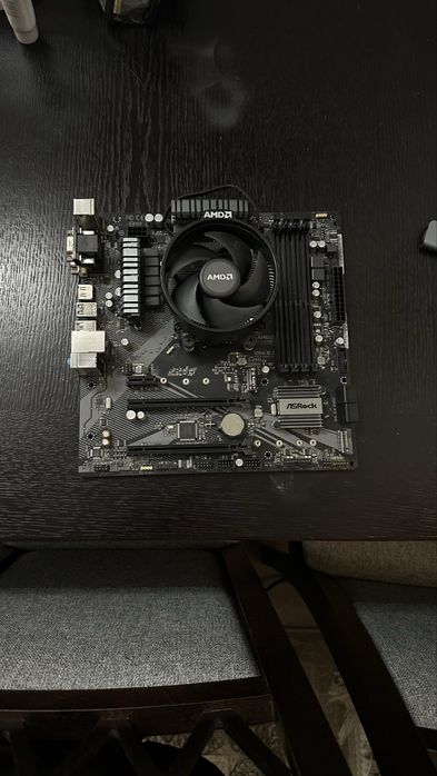 Материнська плата ASRock B450M PRO4 Am4 ryzen 3 3200g