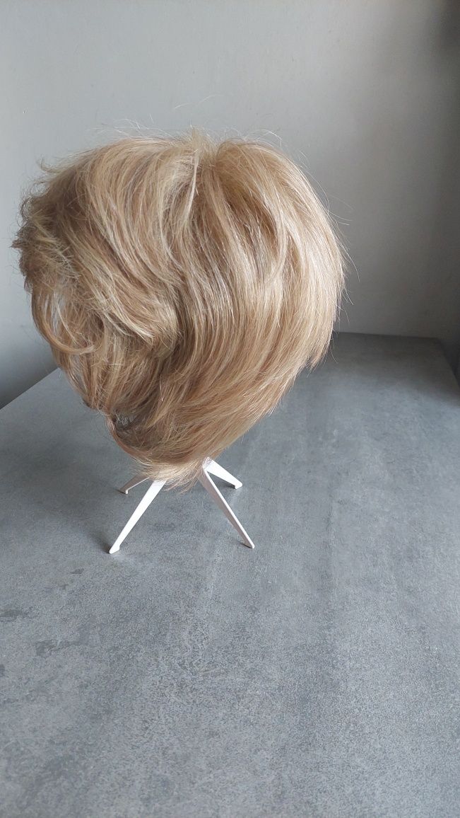 Peruka blond firma Rokoko