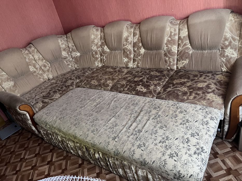 Диван для вітальної кімнати