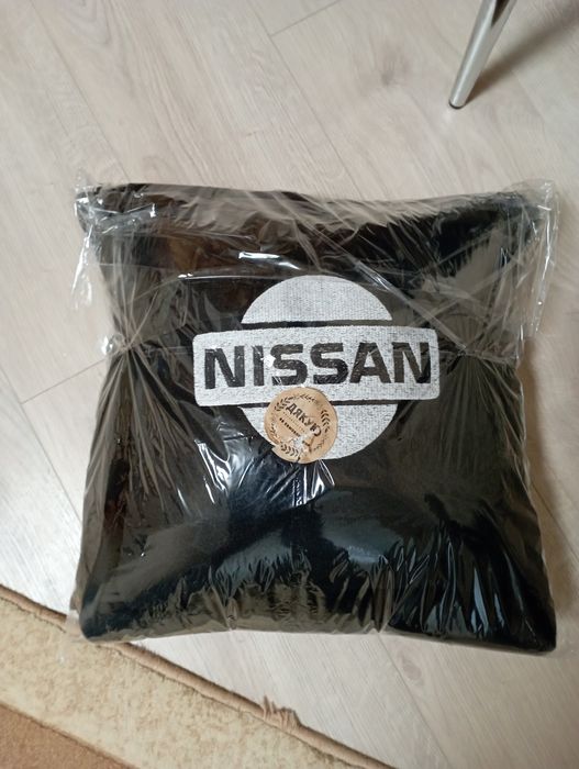 Плед і подушка в авто нісан
