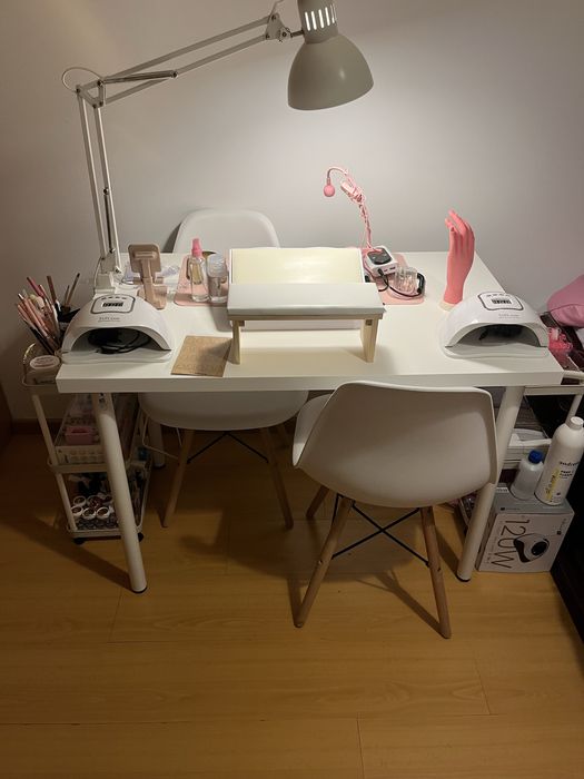 Vendo mesa/secretária Branca Ikea