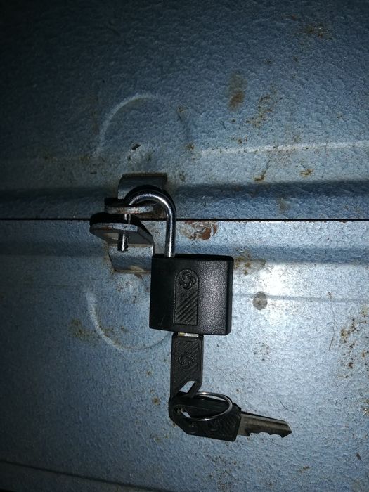Metalowa skrzynka na narzędzia