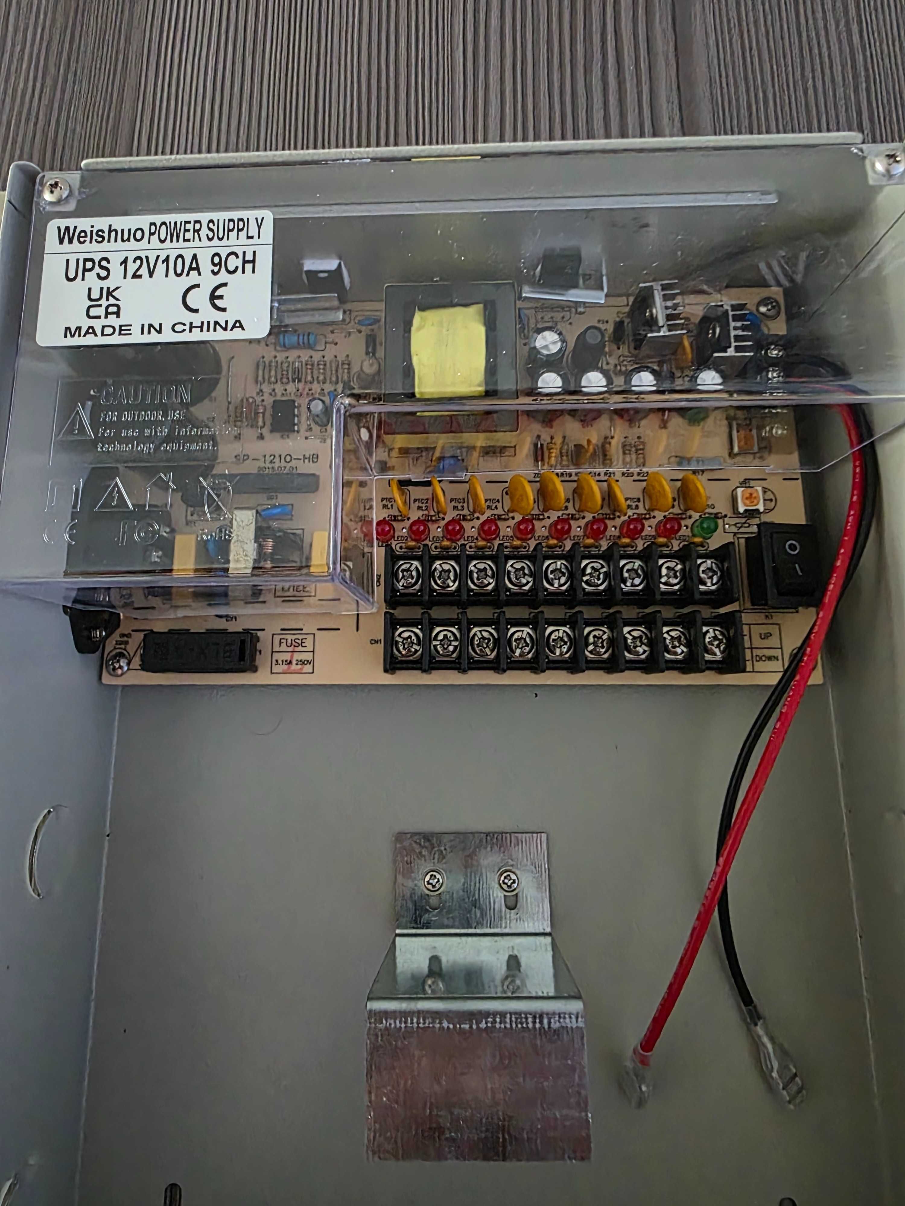 Skrzynka zasilacz z baterią zapasową UPS do kamery CCTV 12V 10A 9wyjść