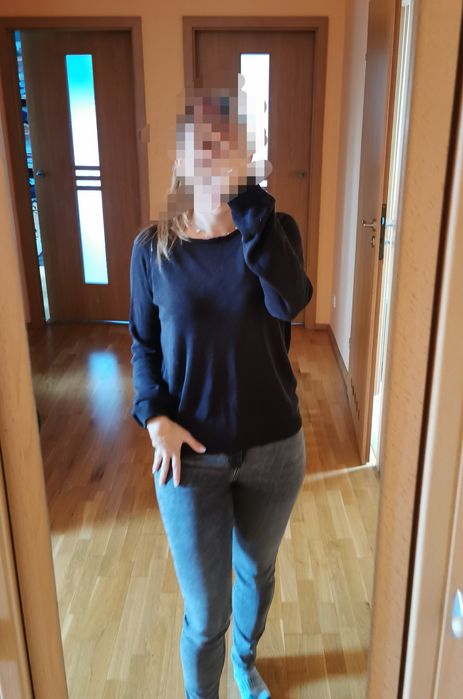 lekki czarny sweterek Sinsay, ze srebrnym serduszkiem, S/M