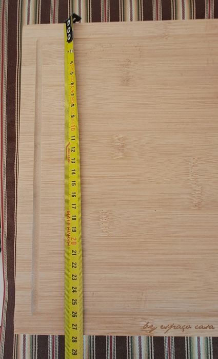 Tábua para queijo em bambu com 4 facas