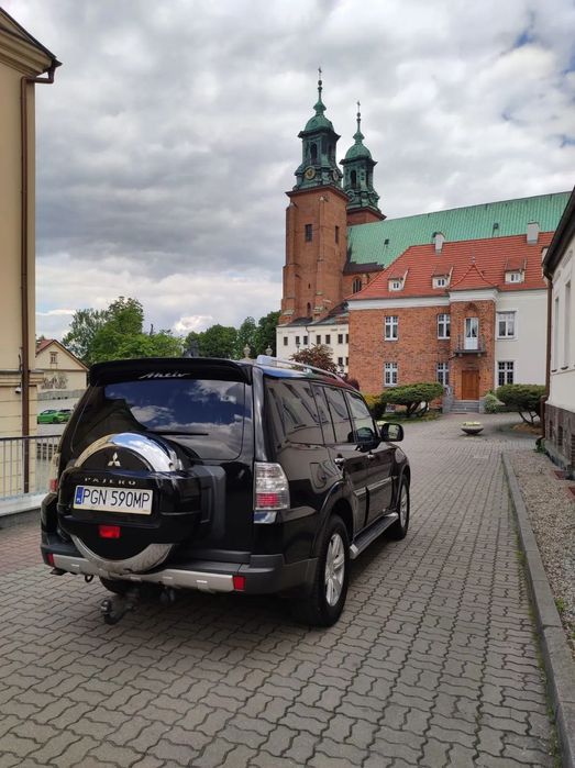 Mitsubishi Pajero 3,2 DID 7 osób automat mega full opcja z Niemiec