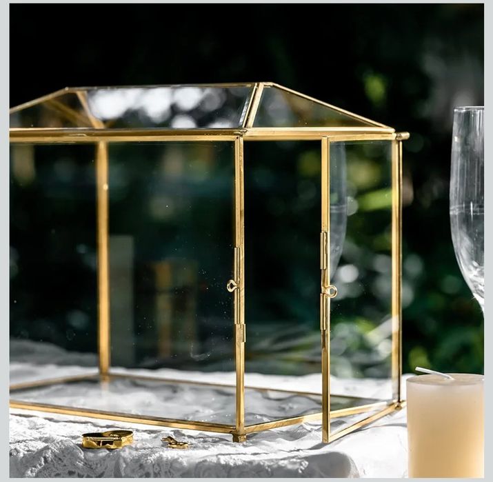 Caixa em vidro de cartões de casamento