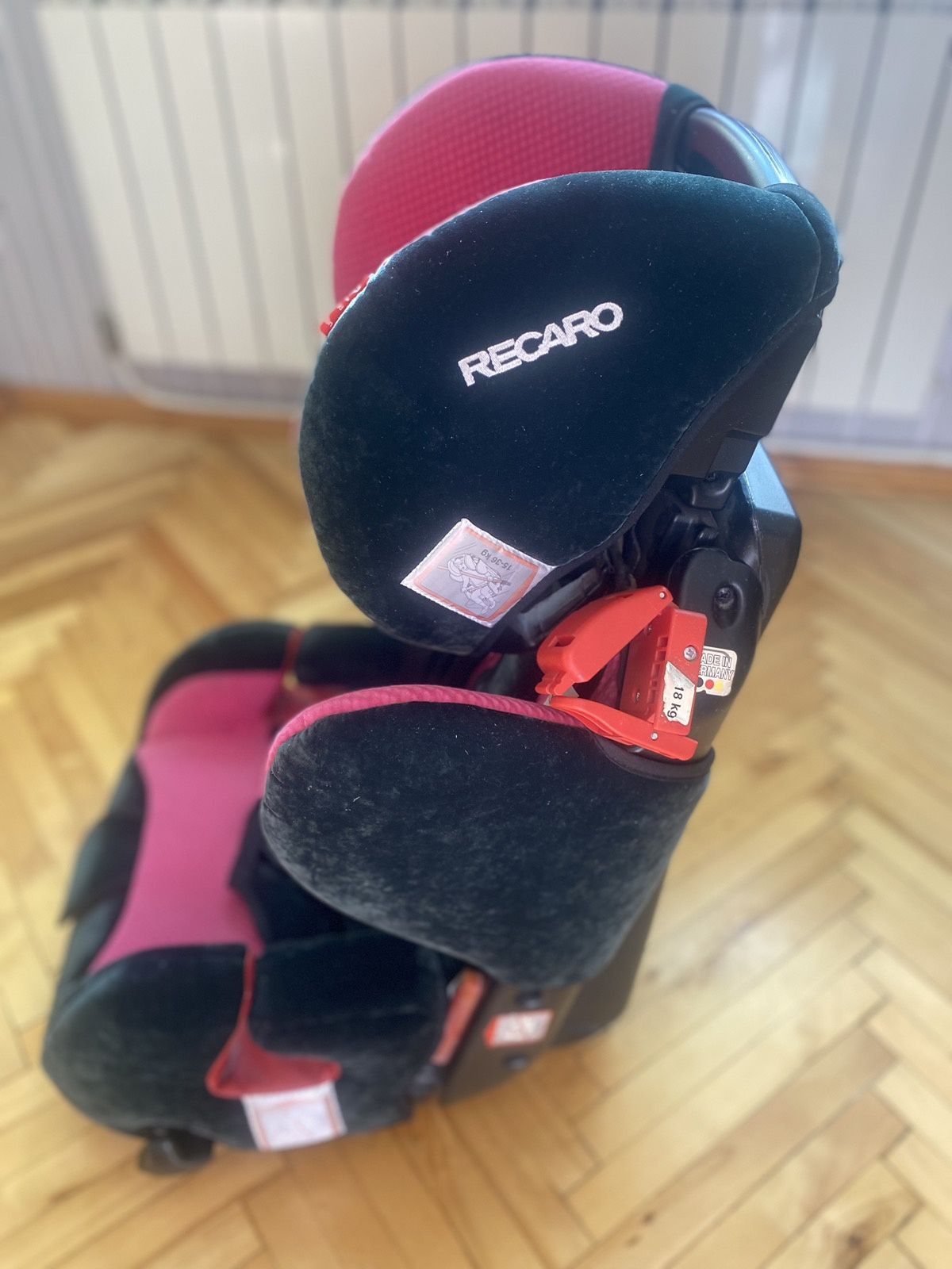 Продам дитяче автокрісло Recaro Young Sport