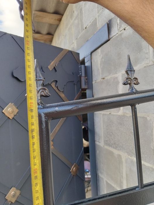 Продам металеві ворота