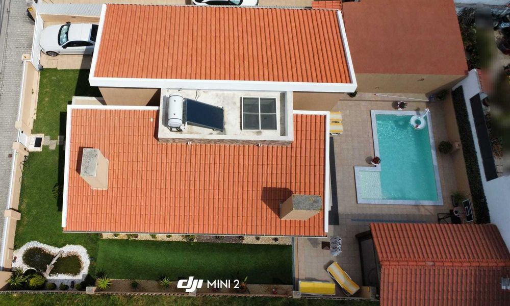 Há casas que nos recebem logo à entrada. E esta é uma delas