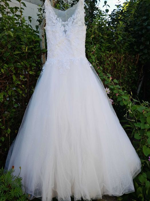 Suknia ślubna z trenem