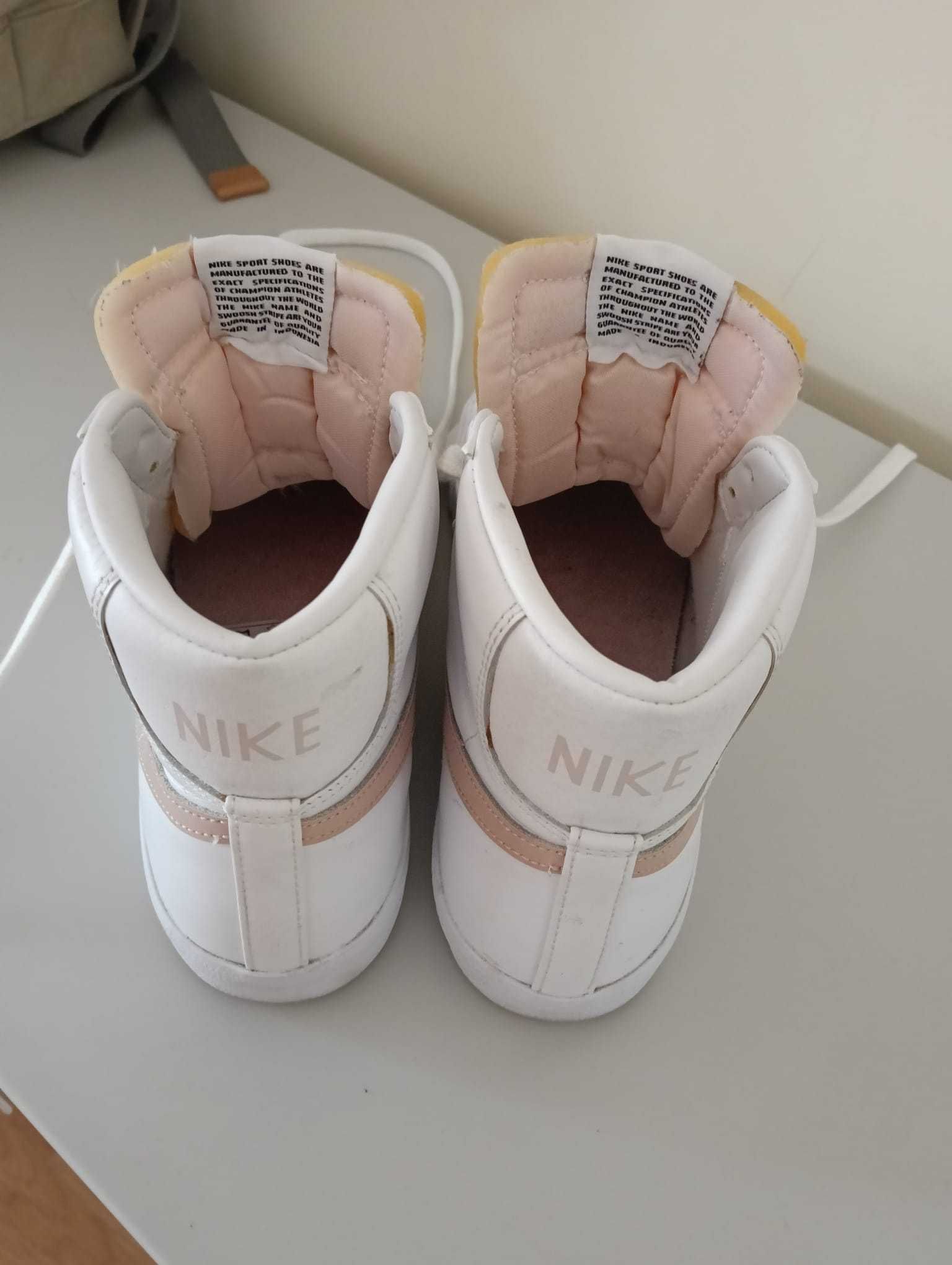 Ténis Nike Femininos — Tamanho 40,5 — Como Novos!