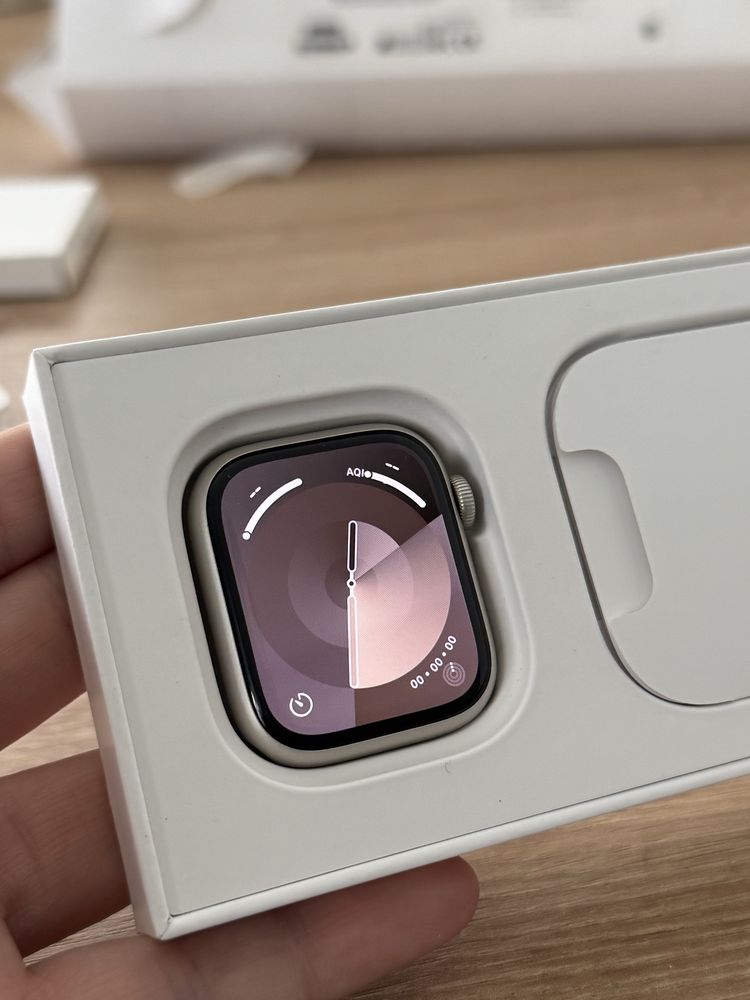 Apple Watch Series 8 GPS 41mm  koperta z aluminium Księżycowa poświata