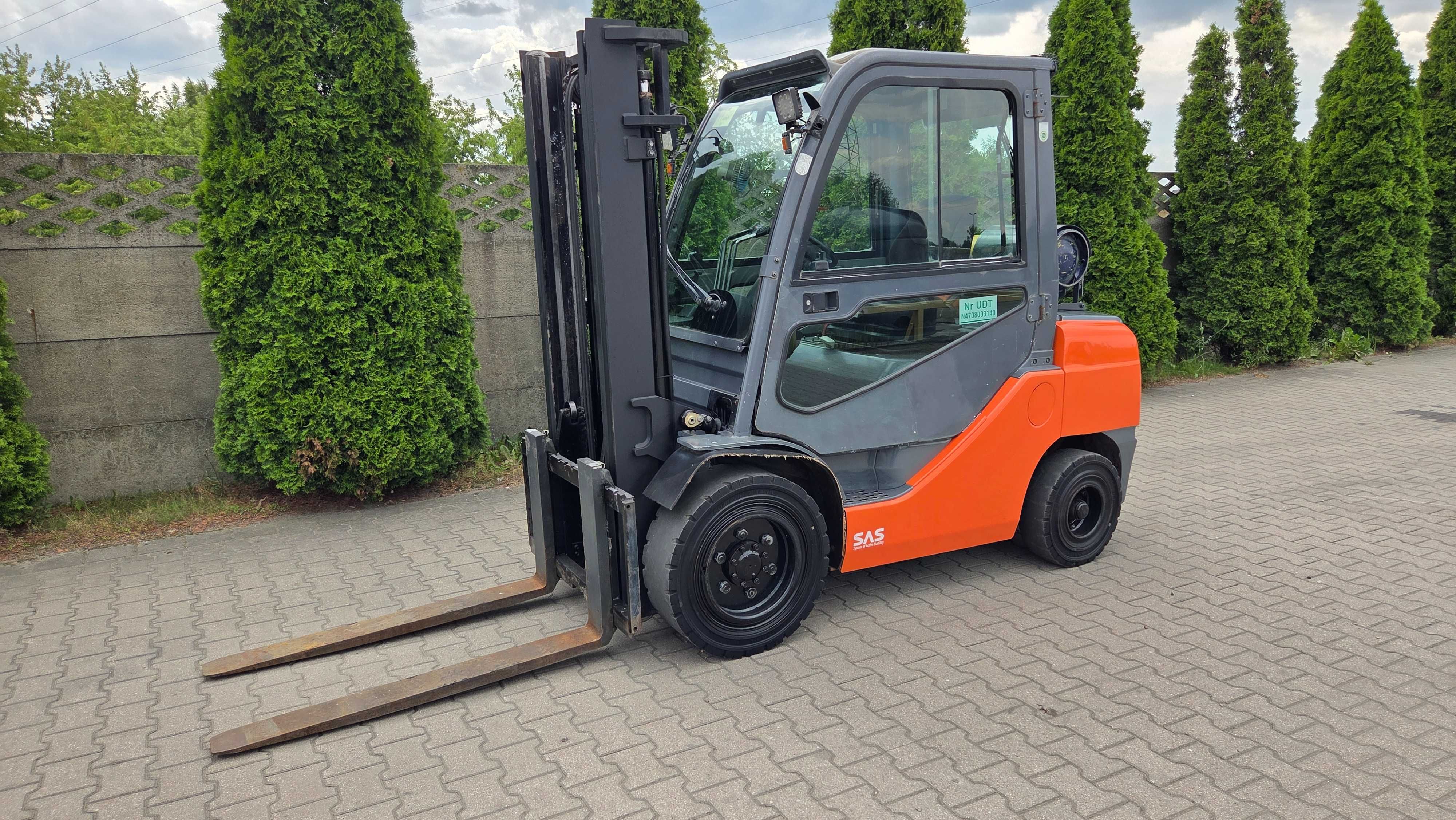 Sprzedam wózek podnośnikowy Toyota 8FGF30 3.0t