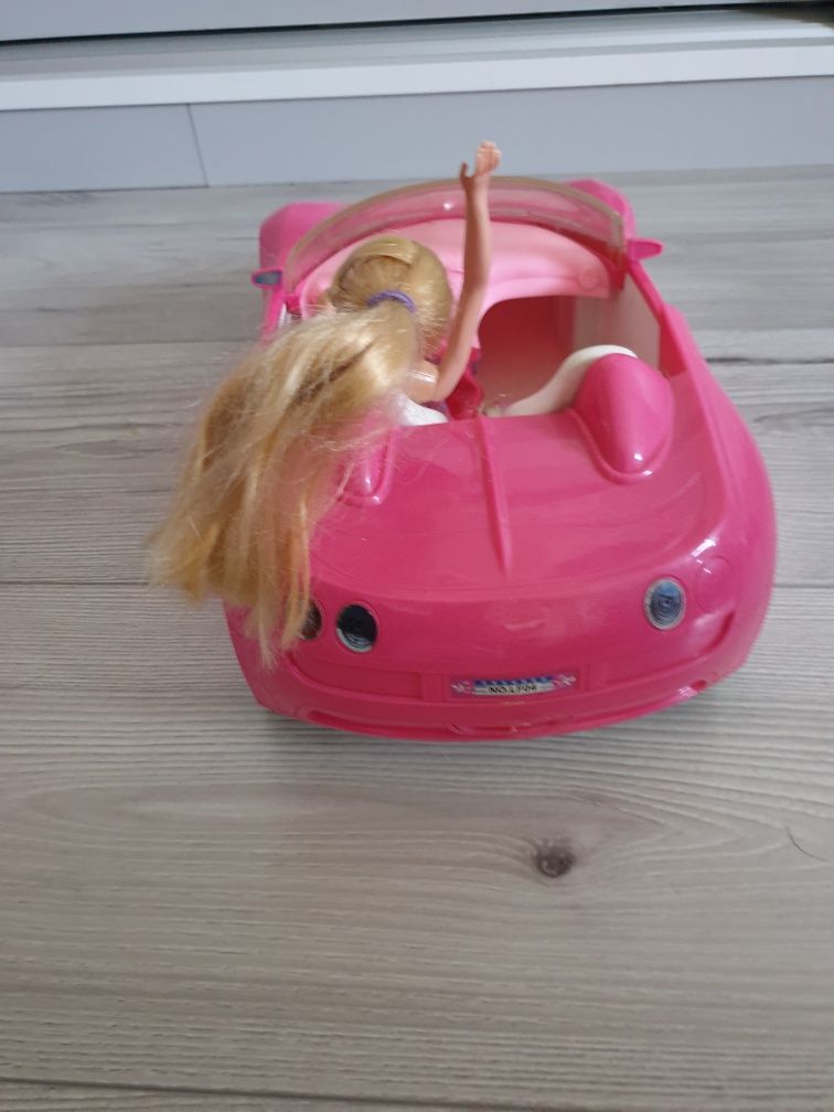 Barbie z autem w zestawie