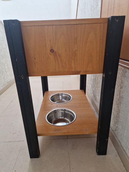 Móvel comedouro para cão/gato