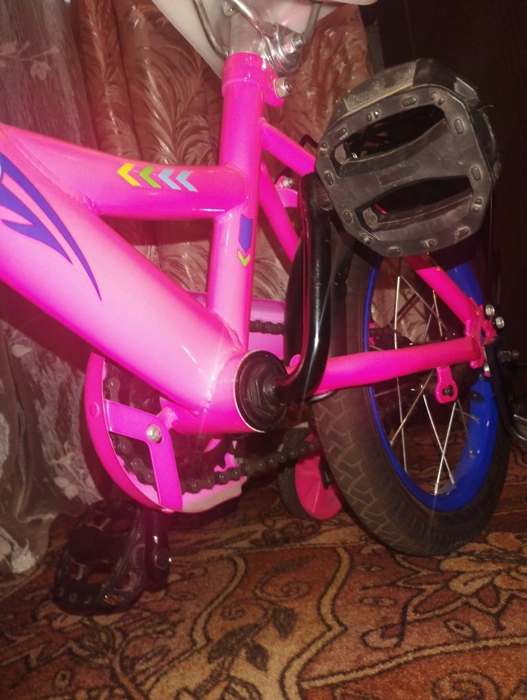 Продам срочно детский велосипед для девочки от 4 до 7 лет